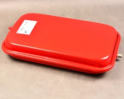 Tágulási tartály 8L