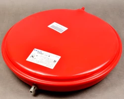 Tágulási tartály 8L